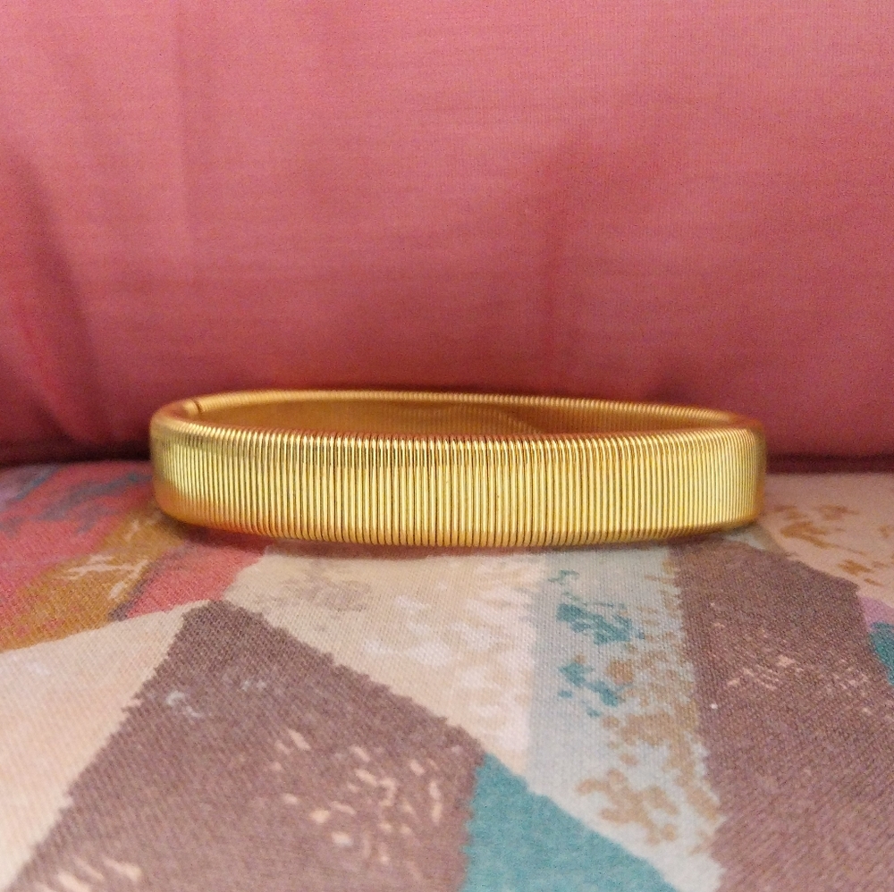Elegant Gold-Toned Bangle Bracelet